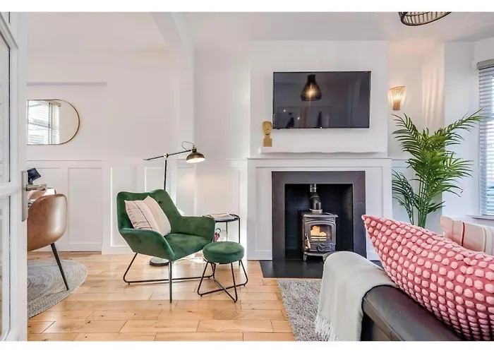 Central Belfast Apartments Retro R&R