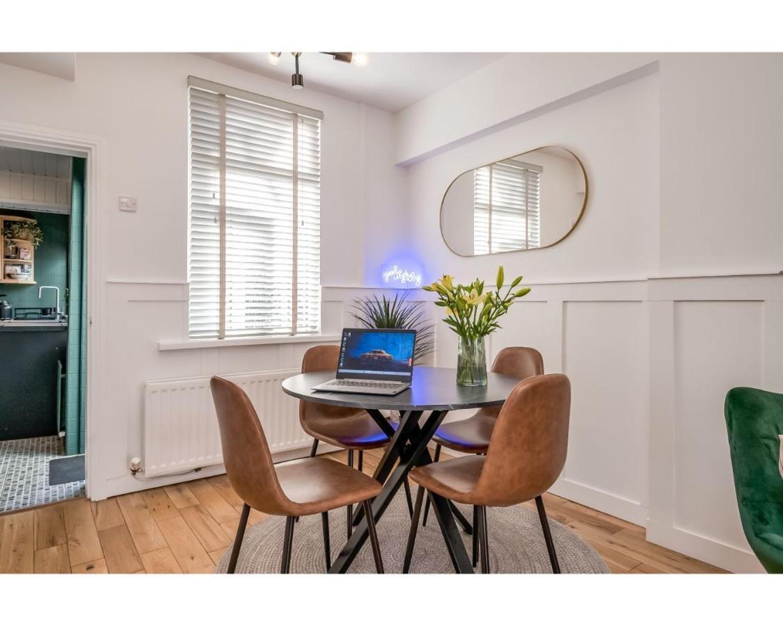 Apartment Retro R&r *